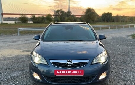 Opel Astra J, 2011 год, 654 000 рублей, 2 фотография