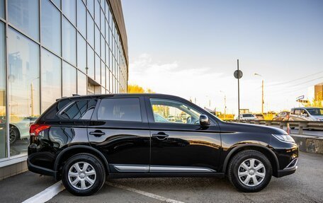 Mitsubishi Outlander III рестайлинг 3, 2018 год, 1 798 000 рублей, 8 фотография