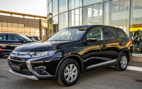 Mitsubishi Outlander III рестайлинг 3, 2018 год, 1 798 000 рублей, 3 фотография