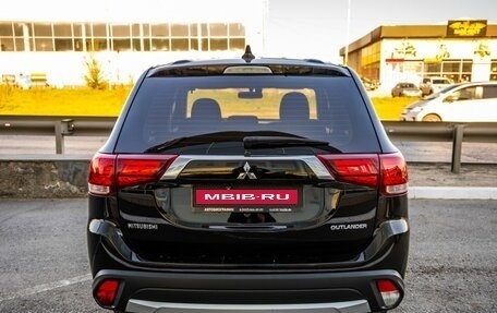 Mitsubishi Outlander III рестайлинг 3, 2018 год, 1 798 000 рублей, 6 фотография