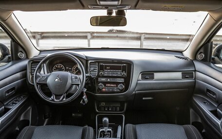 Mitsubishi Outlander III рестайлинг 3, 2018 год, 1 798 000 рублей, 13 фотография