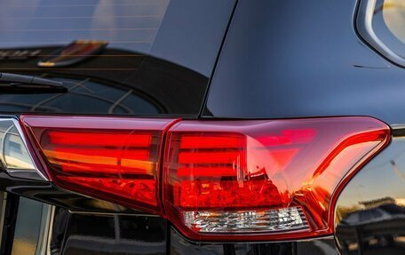 Mitsubishi Outlander III рестайлинг 3, 2018 год, 1 798 000 рублей, 12 фотография