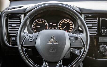 Mitsubishi Outlander III рестайлинг 3, 2018 год, 1 798 000 рублей, 16 фотография