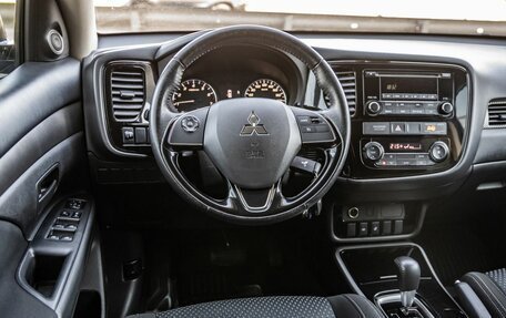 Mitsubishi Outlander III рестайлинг 3, 2018 год, 1 798 000 рублей, 14 фотография