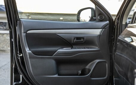 Mitsubishi Outlander III рестайлинг 3, 2018 год, 1 798 000 рублей, 26 фотография