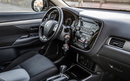 Mitsubishi Outlander III рестайлинг 3, 2018 год, 1 798 000 рублей, 33 фотография