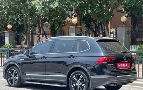 Volkswagen Tiguan II, 2021 год, 1 643 000 рублей, 4 фотография