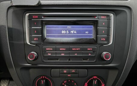 Volkswagen Jetta VI, 2015 год, 1 000 000 рублей, 12 фотография