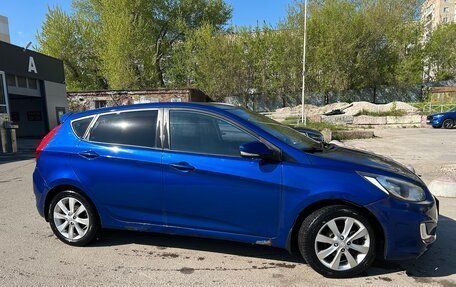 Hyundai Solaris II рестайлинг, 2011 год, 650 000 рублей, 2 фотография