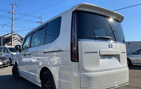 Honda Stepwgn, 2022 год, 2 150 000 рублей, 2 фотография