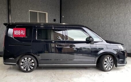 Honda Stepwgn, 2023 год, 2 500 000 рублей, 4 фотография