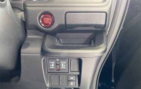 Honda Stepwgn, 2023 год, 2 500 000 рублей, 21 фотография