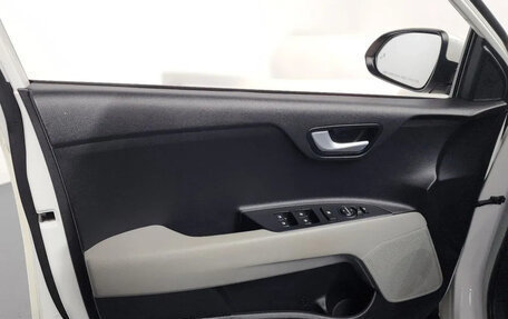 KIA Stonic, 2018 год, 1 520 000 рублей, 32 фотография