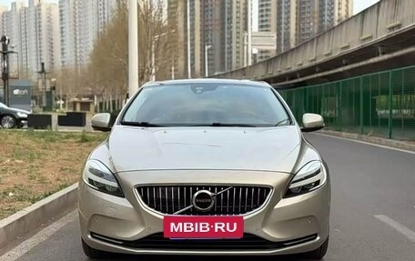 Volvo V40 II рестайлинг, 2017 год, 1 273 000 рублей, 2 фотография