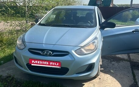 Hyundai Solaris II рестайлинг, 2012 год, 550 000 рублей, 3 фотография