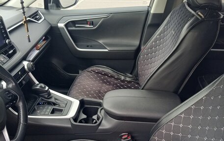 Toyota RAV4, 2021 год, 3 300 000 рублей, 8 фотография