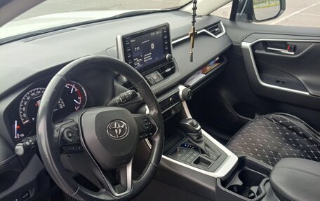 Toyota RAV4, 2021 год, 3 300 000 рублей, 7 фотография