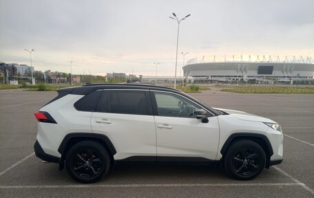 Toyota RAV4, 2021 год, 3 300 000 рублей, 2 фотография