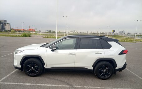 Toyota RAV4, 2021 год, 3 300 000 рублей, 3 фотография