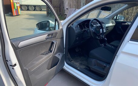 Volkswagen Tiguan II, 2019 год, 2 495 000 рублей, 17 фотография