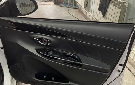 Toyota Yaris XP150 рестайлинг, 2022 год, 1 435 000 рублей, 7 фотография