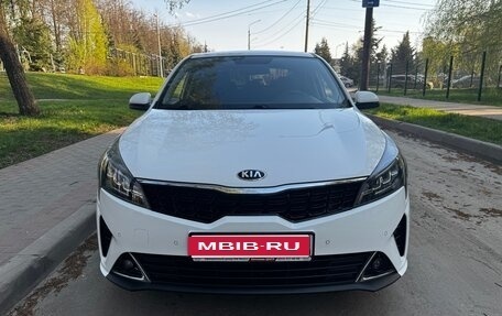 KIA Rio IV, 2021 год, 1 850 000 рублей, 1 фотография