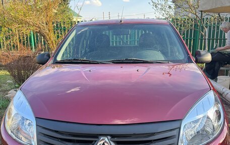 Renault Sandero I, 2014 год, 900 000 рублей, 2 фотография