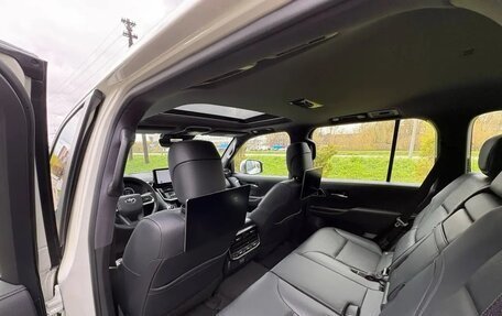 Toyota Land Cruiser, 2025 год, 15 200 000 рублей, 10 фотография