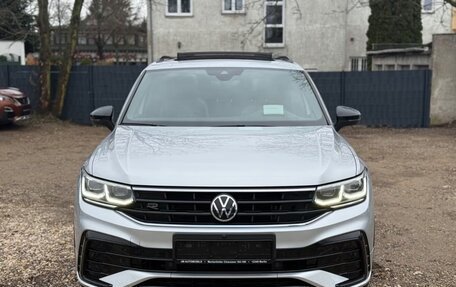 Volkswagen Tiguan II, 2023 год, 2 380 000 рублей, 2 фотография