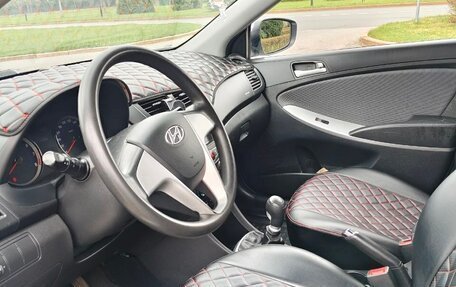 Hyundai Solaris II рестайлинг, 2011 год, 730 000 рублей, 13 фотография