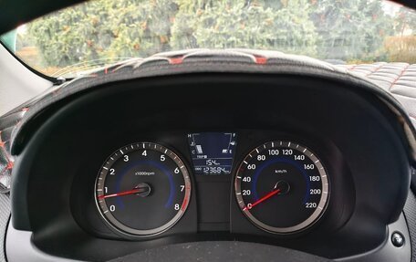 Hyundai Solaris II рестайлинг, 2011 год, 730 000 рублей, 19 фотография