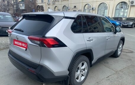 Toyota RAV4, 2019 год, 1 980 000 рублей, 4 фотография