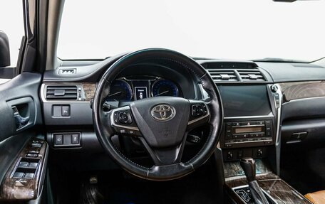 Toyota Camry, 2017 год, 2 385 000 рублей, 15 фотография
