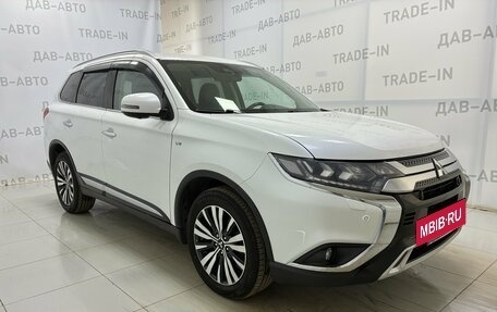 Mitsubishi Outlander III рестайлинг 3, 2019 год, 2 599 000 рублей, 3 фотография