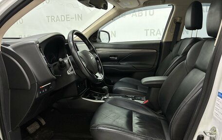 Mitsubishi Outlander III рестайлинг 3, 2019 год, 2 599 000 рублей, 9 фотография