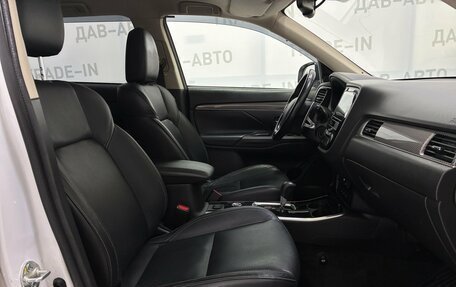 Mitsubishi Outlander III рестайлинг 3, 2019 год, 2 599 000 рублей, 11 фотография