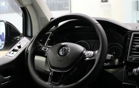 Volkswagen Multivan T6 рестайлинг, 2018 год, 4 150 000 рублей, 14 фотография