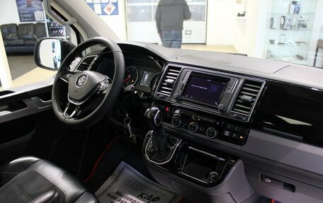 Volkswagen Multivan T6 рестайлинг, 2018 год, 4 150 000 рублей, 26 фотография