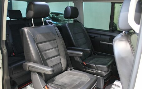 Volkswagen Multivan T6 рестайлинг, 2018 год, 4 150 000 рублей, 23 фотография