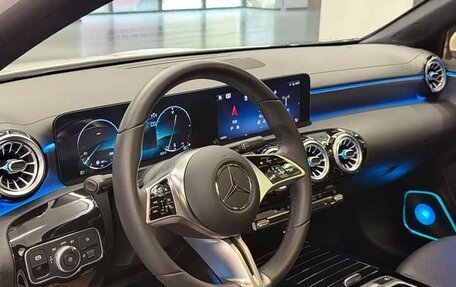 Mercedes-Benz A-Класс, 2023 год, 1 600 000 рублей, 10 фотография