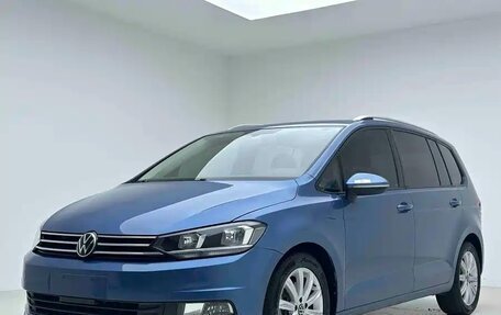 Volkswagen Touran III, 2022 год, 2 160 000 рублей, 1 фотография