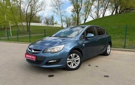 Opel Astra J, 2013 год, 820 000 рублей, 1 фотография