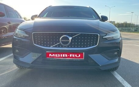 Volvo V60 Cross Country II, 2020 год, 3 500 000 рублей, 1 фотография