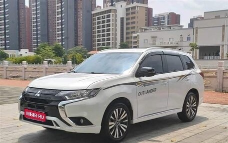 Mitsubishi Outlander III рестайлинг 3, 2021 год, 2 100 888 рублей, 1 фотография