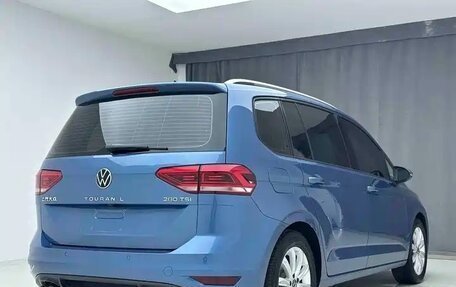 Volkswagen Touran III, 2022 год, 2 160 000 рублей, 6 фотография