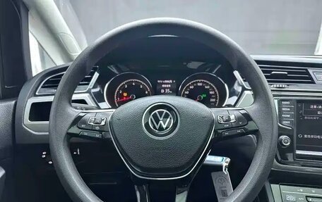 Volkswagen Touran III, 2022 год, 2 160 000 рублей, 7 фотография