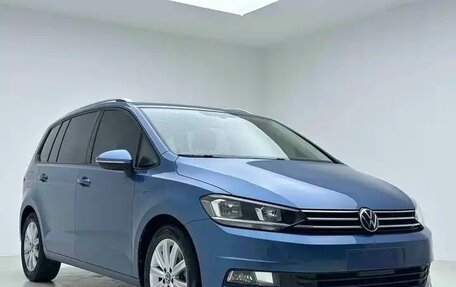 Volkswagen Touran III, 2022 год, 2 160 000 рублей, 3 фотография