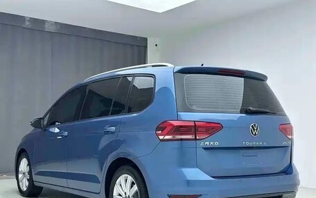 Volkswagen Touran III, 2022 год, 2 160 000 рублей, 4 фотография