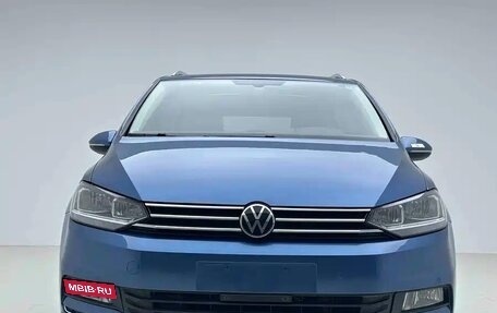 Volkswagen Touran III, 2022 год, 2 160 000 рублей, 2 фотография