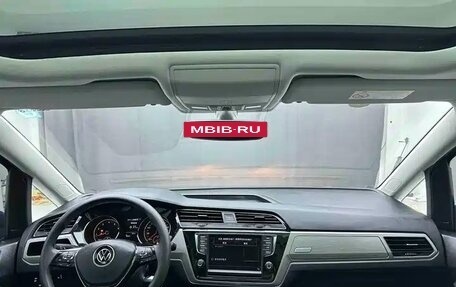 Volkswagen Touran III, 2022 год, 2 160 000 рублей, 8 фотография